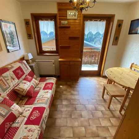 Chaleureux Avec Balcon Sud/ouest A 500m Du Centre, Parking Et A Deux Pas Des Remontees! - Fr-1-693-54
